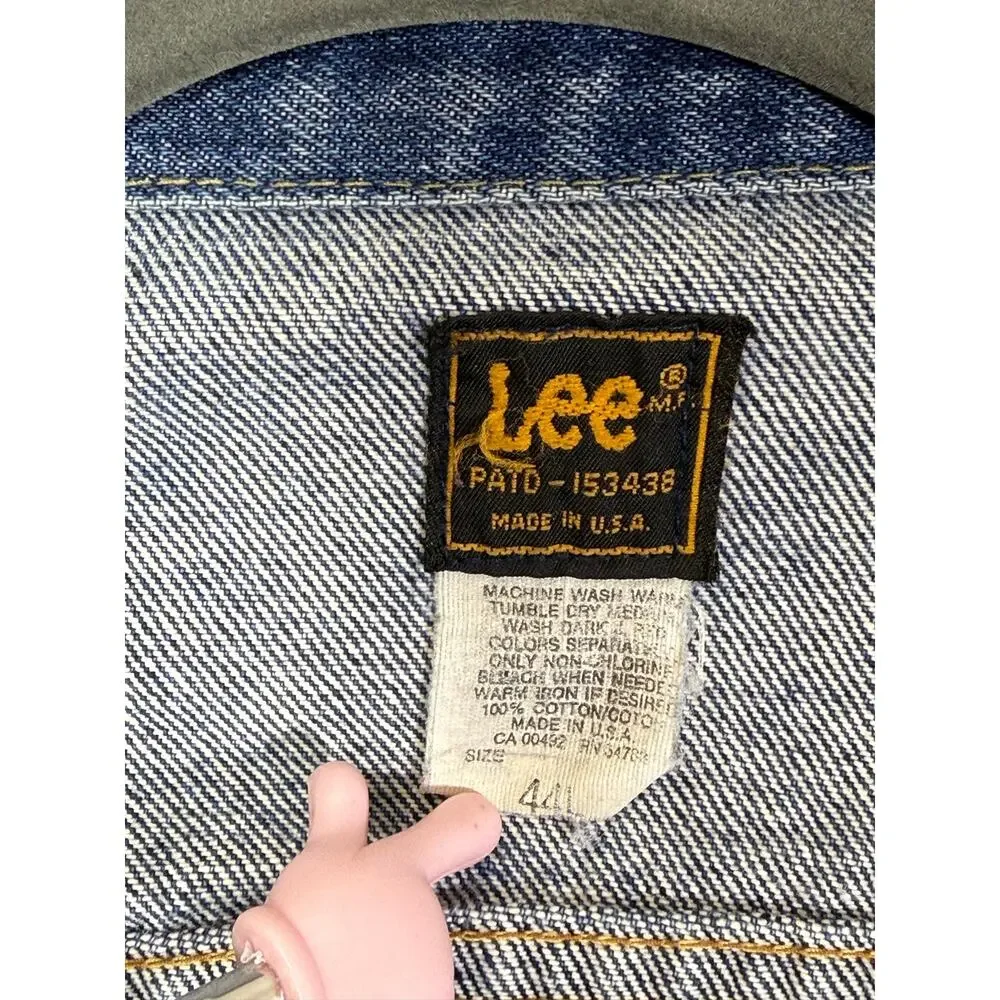 Vintage Lee, Denim Jacket, Size 44L. In good vintage condition!